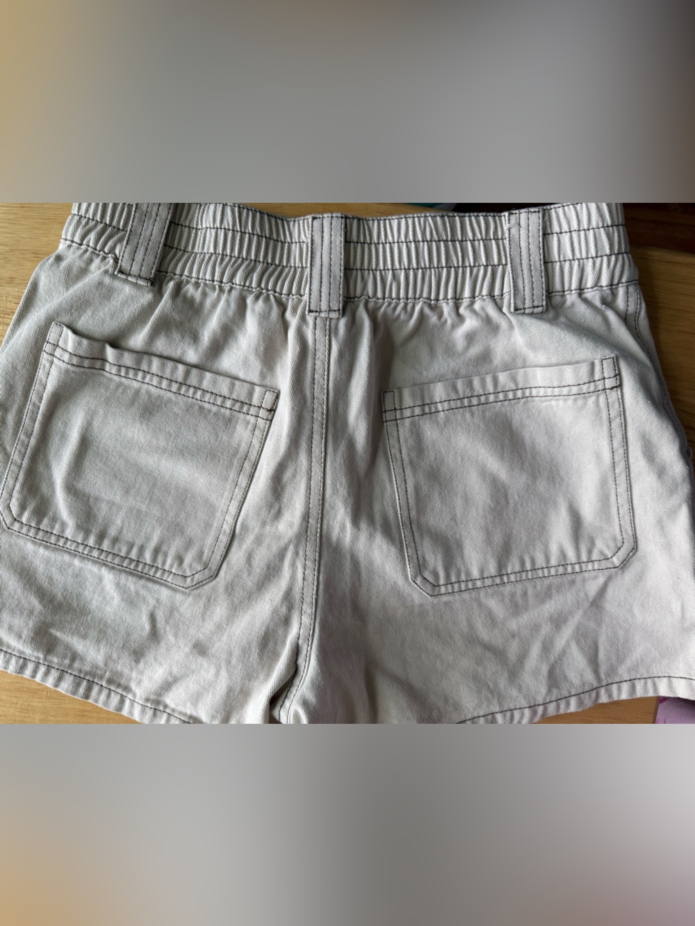 Full Tilt cream cargo shorts in excellent condition size small with pockets - Picture 6 of 7
